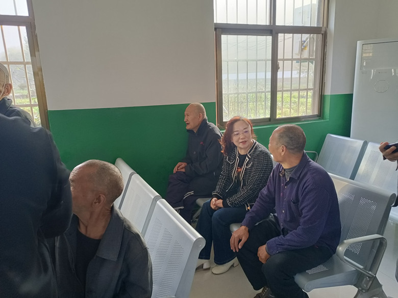 东正集团参加任家沟社区开展的“情暖夕阳·佳节敬老”重阳节主题活动(图2)