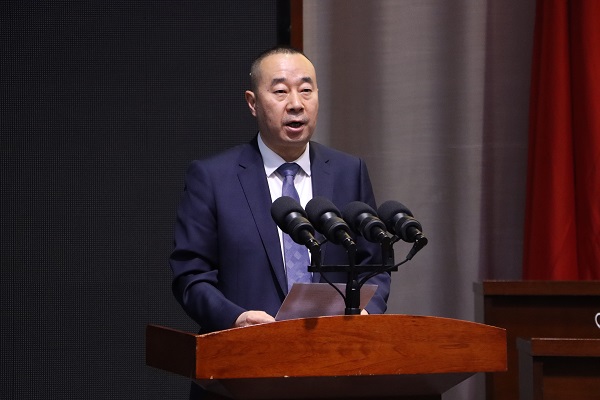 东正化工荣获“博爱模范”称号 董事长任战洲再次当选协会常务副会长